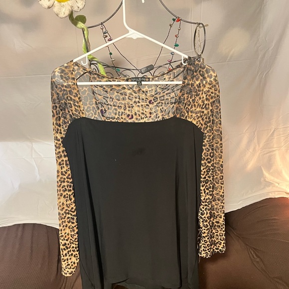 “SUZIE IN THE CITY” SIZE 3X BLACKW/LEOPARD PRINT LONGSLEEVE - Picture 1 of 4
